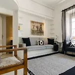 Casa Amarela Guesthouse