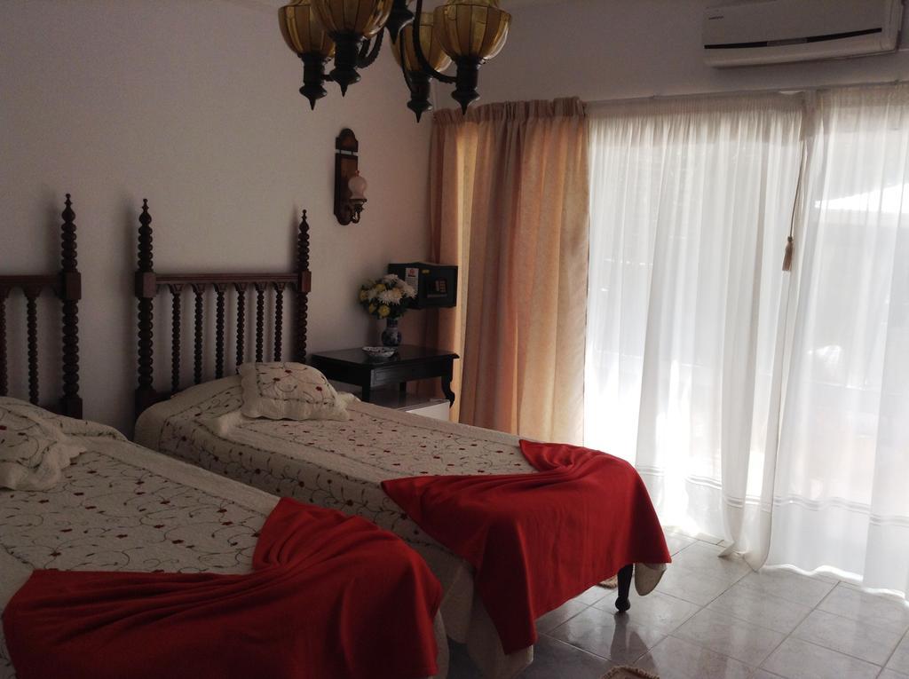 Guest house Casa Amarela *