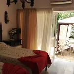 Casa Amarela Guesthouse