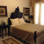 Casa Amarela Guesthouse